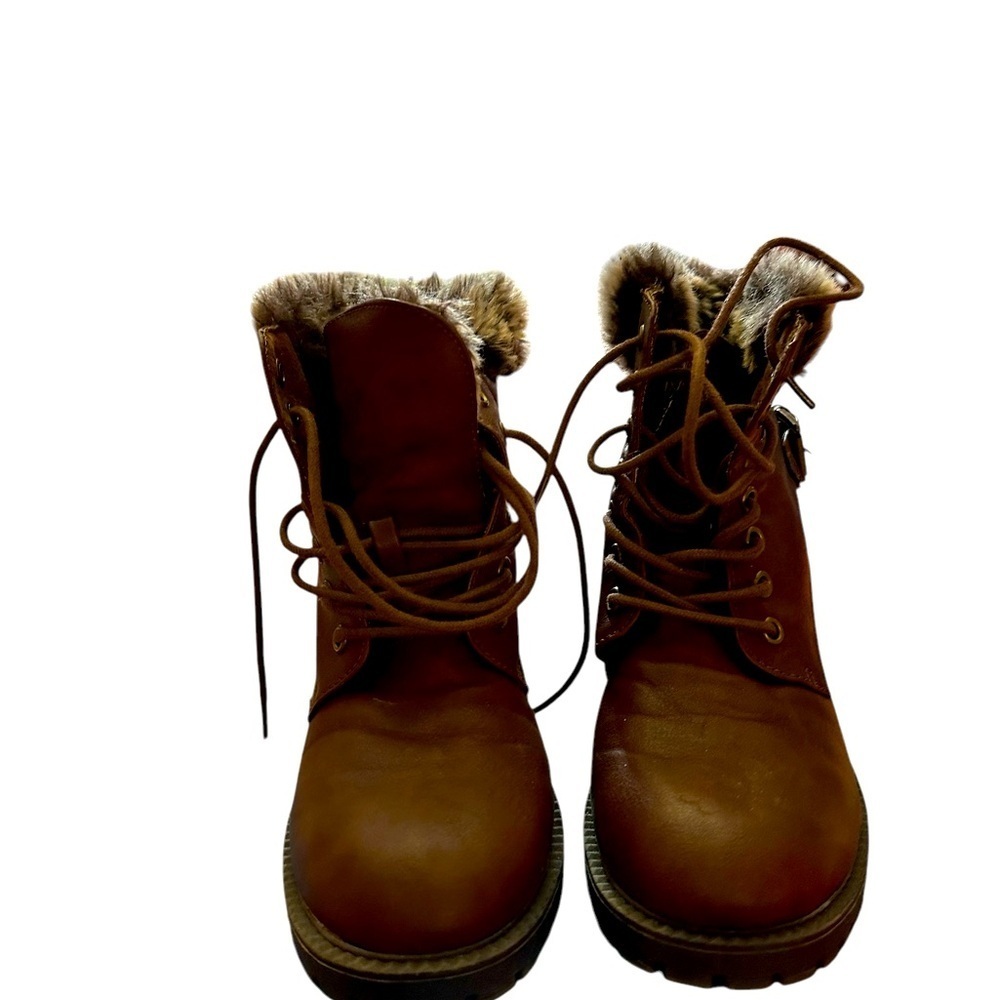 Women's faux fur lines boots. Brown with laces and decorative buckle size 8